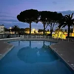Cozy With Pool Seaside *