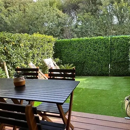 Charming With Garden In Roquebrune La Garonnette-Plage