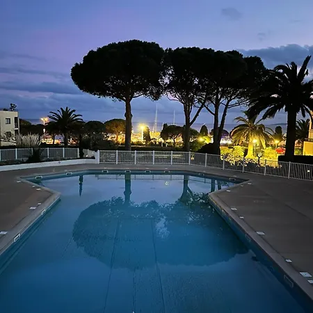 Cozy With Pool Seaside *