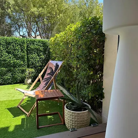 Cozy With Pool Seaside Apartman *