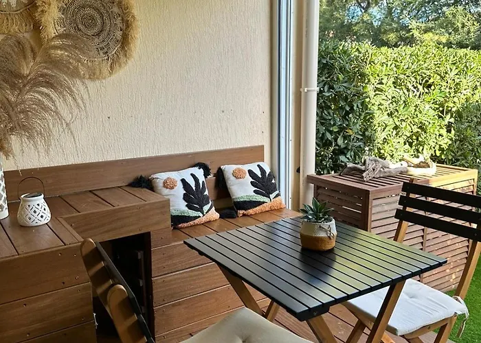 Apartmán Charming With Garden In